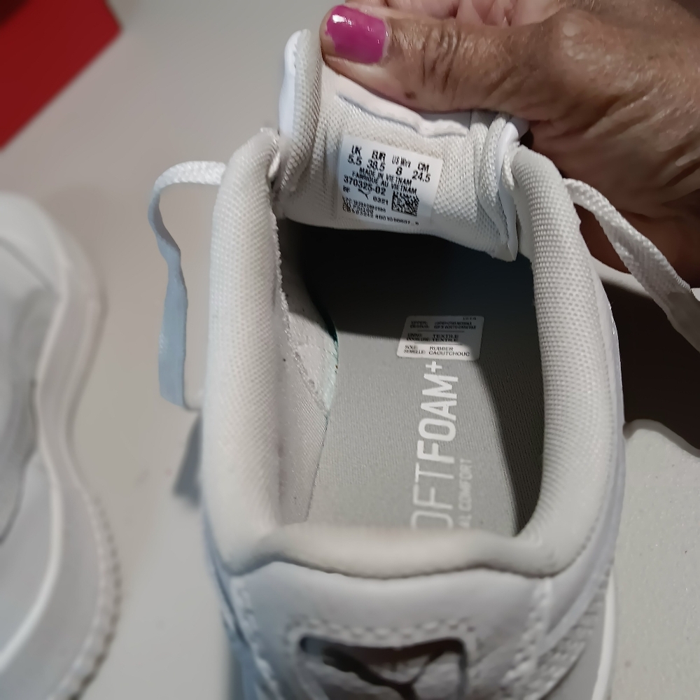 Sneaker - Picture 3 of 3